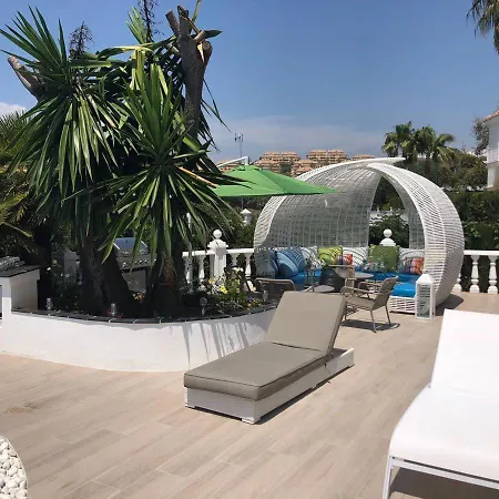 R02 Luxury In With Pool And Garden Apartament *
