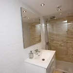 R02 Luxury In With Pool And Garden Apartment