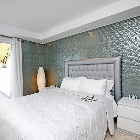 R02 Luxury In With Pool And Garden * Μαρμπέλλα