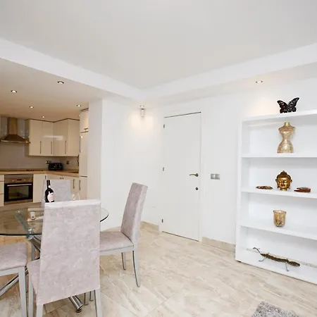 R02 Luxury In With Pool And Garden