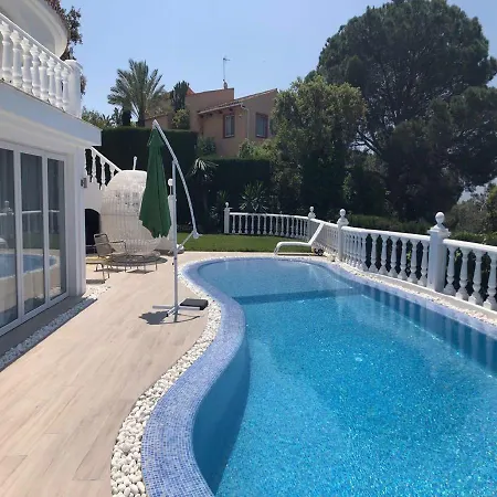 R02 Luxury In With Pool And Garden Apartment *