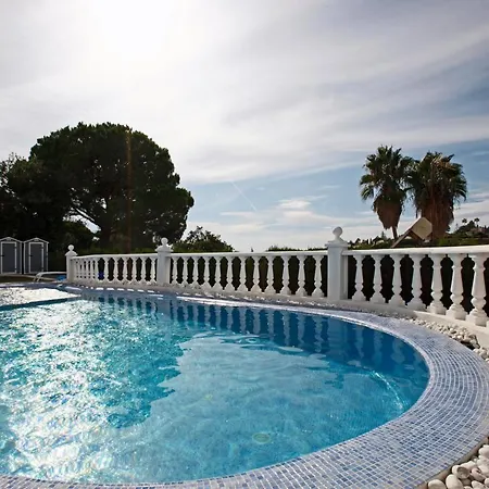 Apartment R02 Luxury In With Pool And Garden