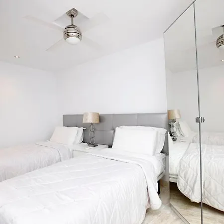 R02 Luxury In With Pool And Garden Apartment
