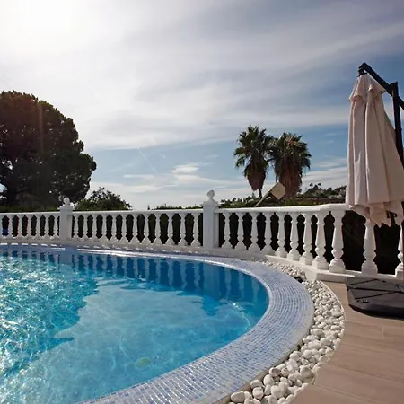 R02 Luxury In With Pool And Garden Apartment *