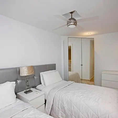 R02 Luxury In With Pool And Garden Lejlighed Marbella