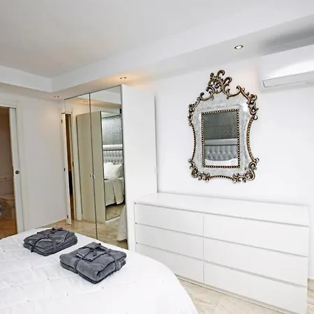 Apartment R02 Luxury In With Pool And Garden