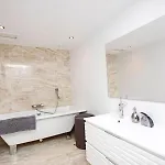 R02 Luxury In With Pool And Garden *